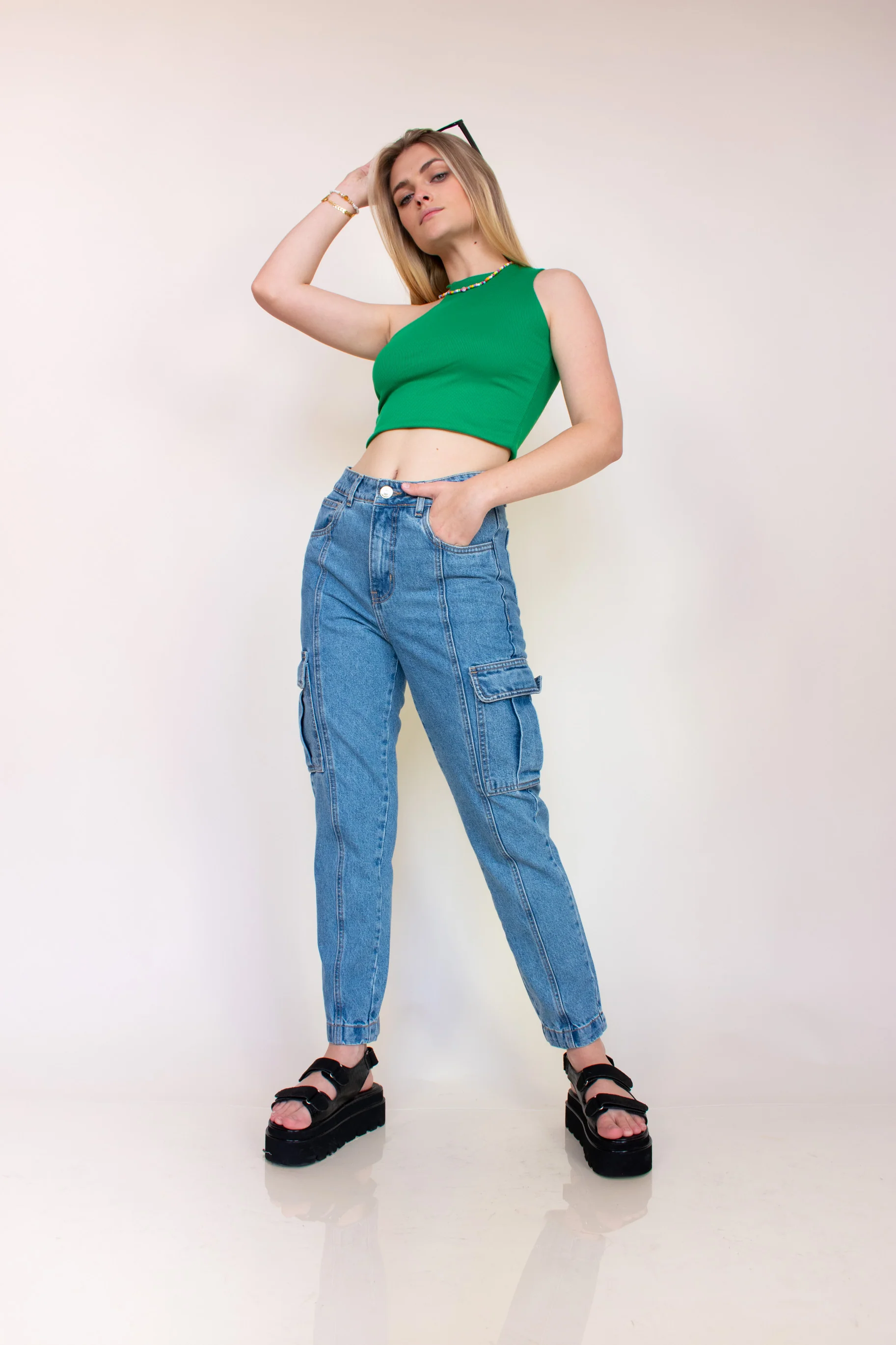 Pantalón jean Backmom Cargo - Image 3