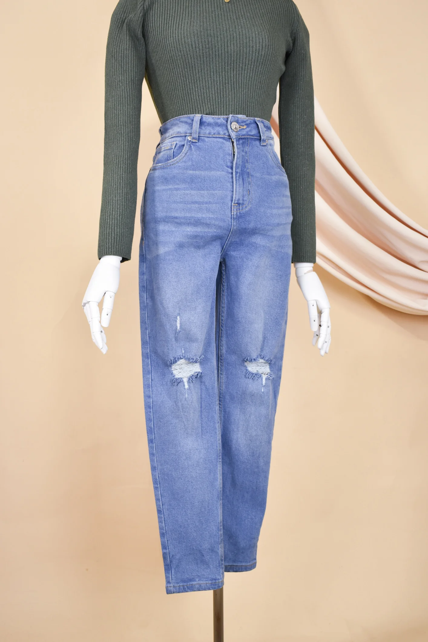 Pantalón jean Eco Skinny Rasgado - Image 3