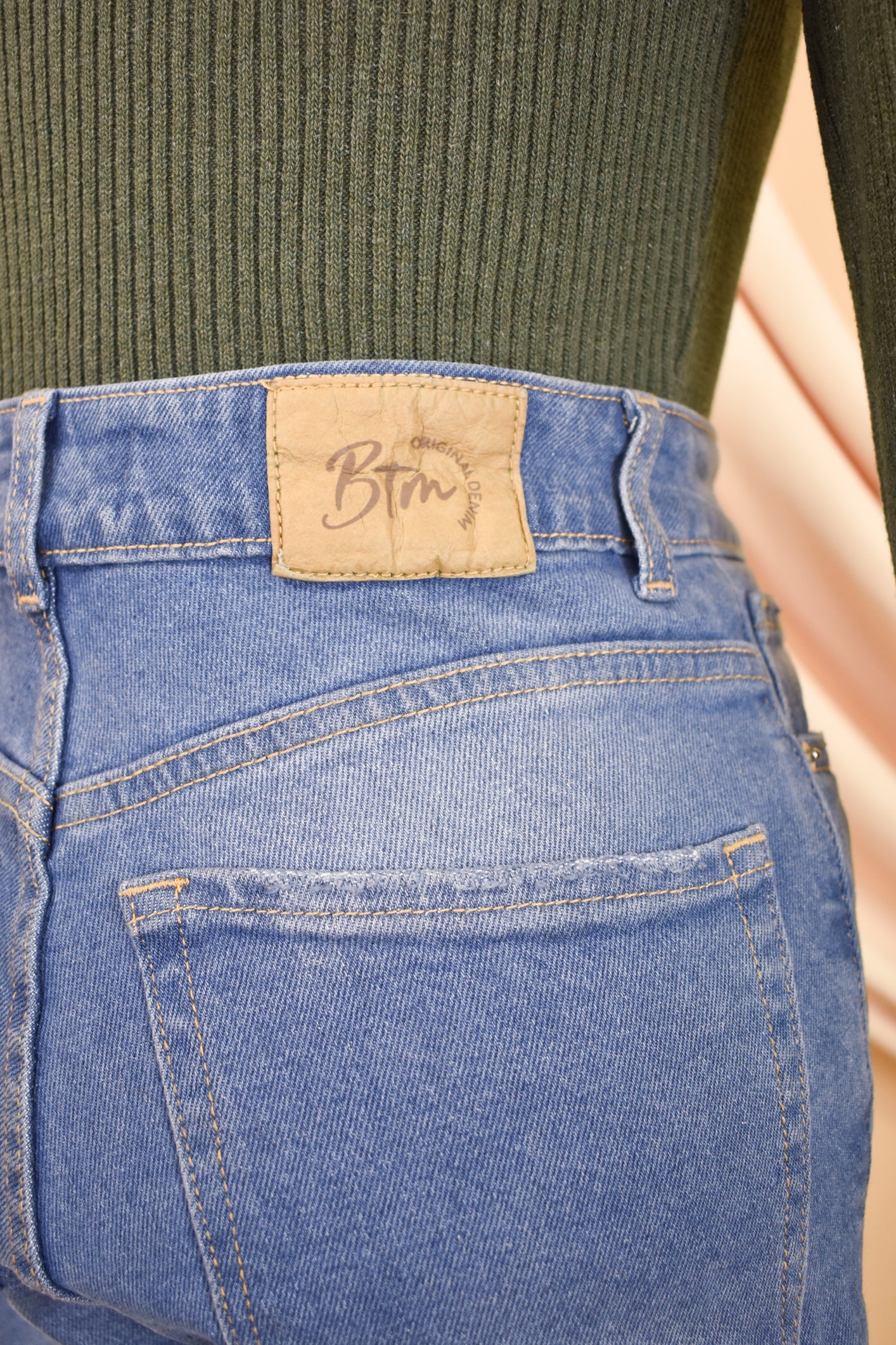 Pantalón jean Eco Skinny Rasgado - Image 4